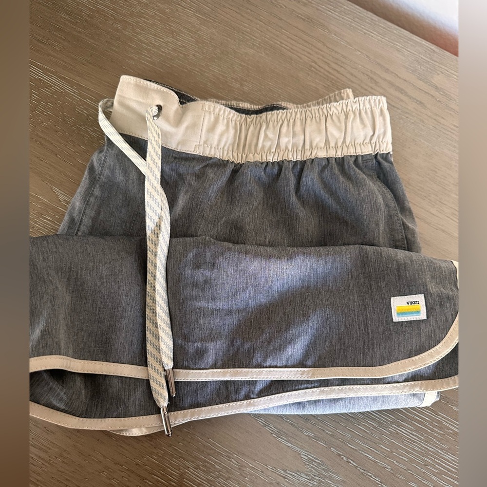 Vuori Banks Shorts 5.5 inseam Size Large